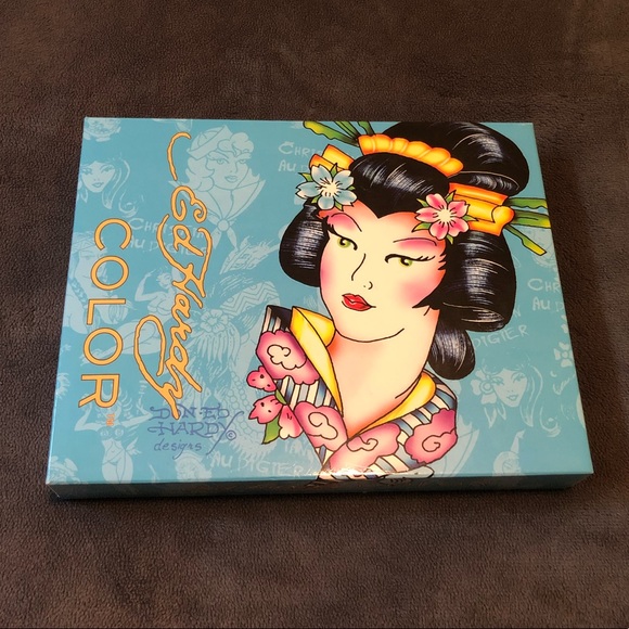 Ed Hardy makeup palette - Picture 2 of 7